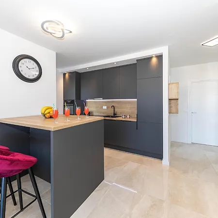 Appartement Awesome In Okrug Gornji With Wifi Trogir