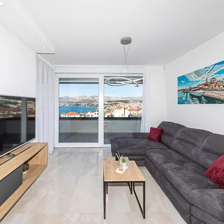 Lovely In Okrug Gornji Apartament