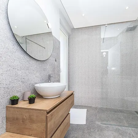 Lovely In Okrug Gornji Apartman *