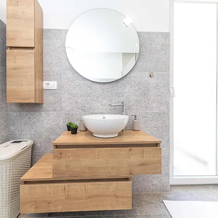 Apartman Lovely In Okrug Gornji Trogir