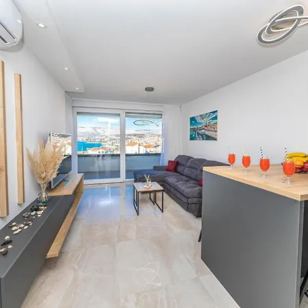 Awesome In Okrug Gornji With Wifi Apartment *