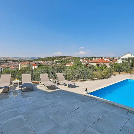 Apartment Awesome In Okrug Gornji With Wifi