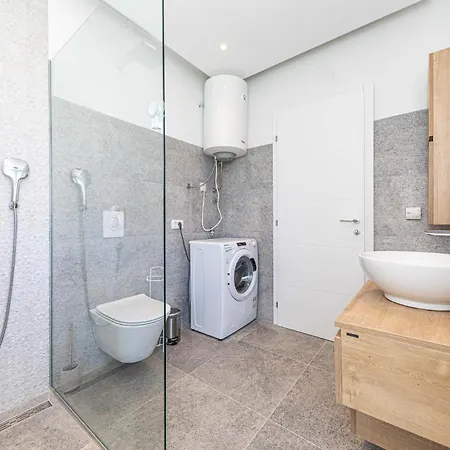 Lovely In Okrug Gornji