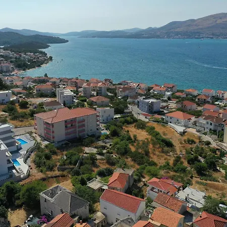 Awesome In Okrug Gornji With Wifi Traù