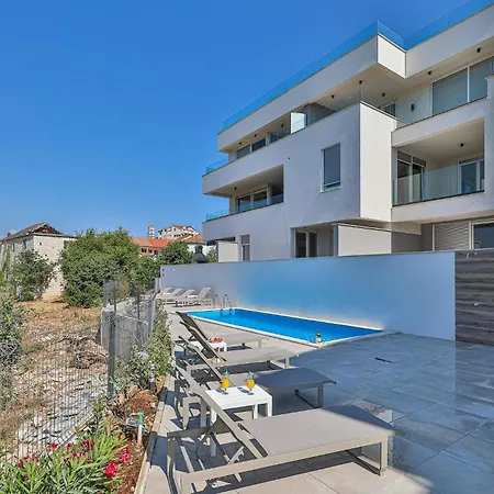 Awesome In Okrug Gornji With Wifi Trogir